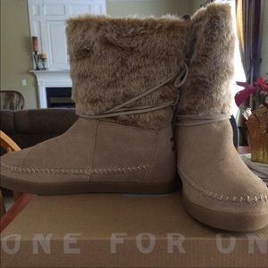 Toms tan Nepal boots