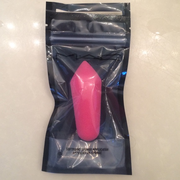 NEW! M•A•C softpoint sponge