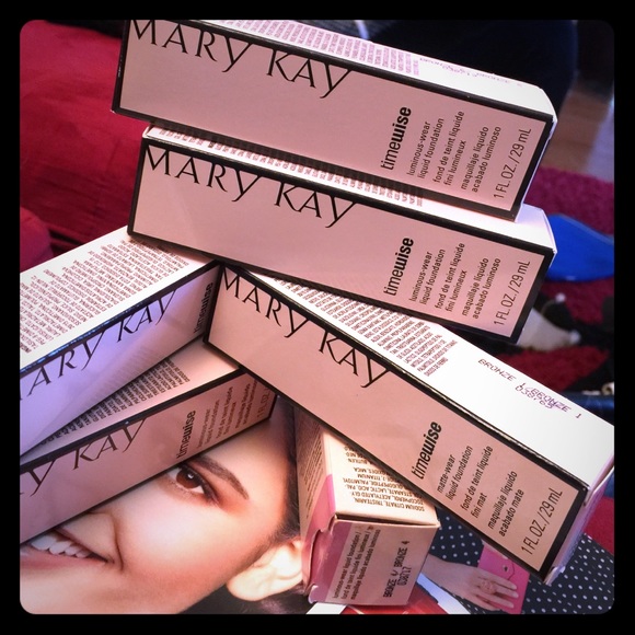 🎊🎀🎉Mary Kay liquid foundation