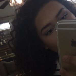 Meet your Posher, Clarissa