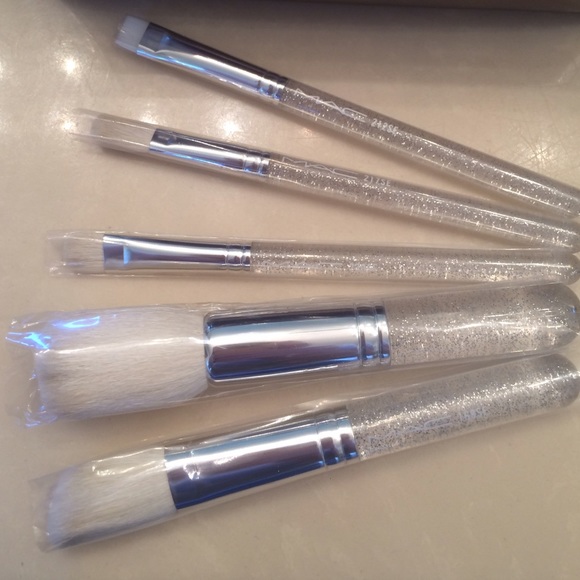 ❌SOLD❌🔹FINAL $🔹NEW! LE brush set - Picture 1 of 4