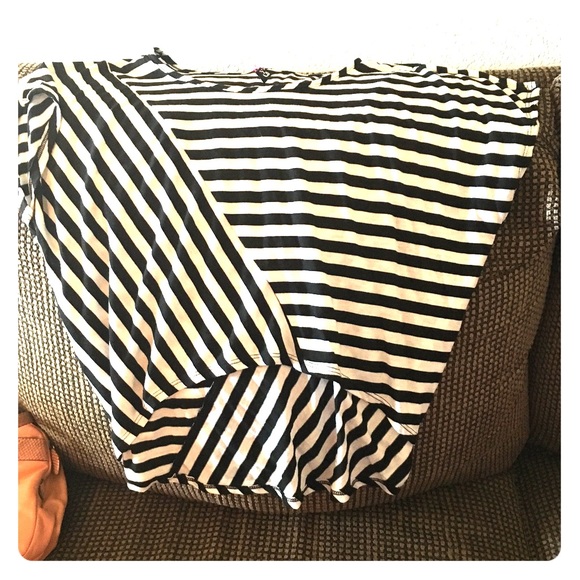 Striped black and white top