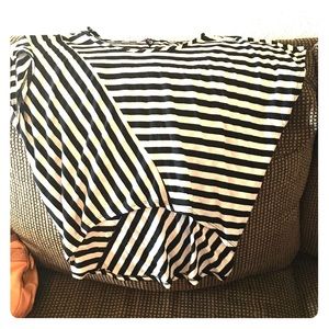 Striped black and white top
