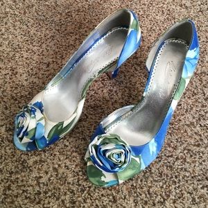 Blue and white floral print heels, size 8