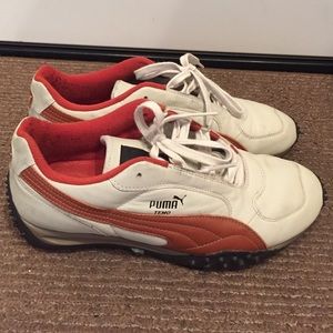 Men's Pumas tennis shoes size 9 1/2