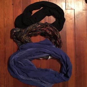 3 infinity scarves, BARLEY worn!
