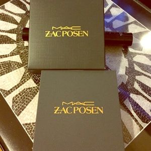 Powder blush in haute contour