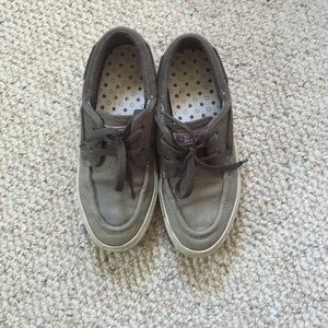 Converse shoes! ⭐️