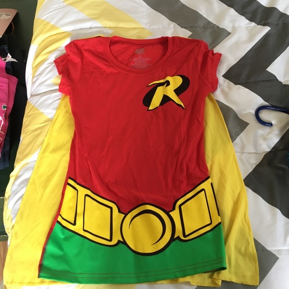 Fun super hero Robin shirt w/ cape!