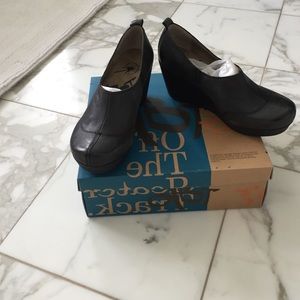 OTBT black leather shoes
