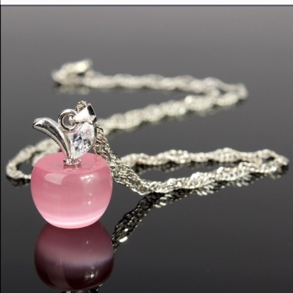 Jewelry - Apple opal necklace 🎈Last one