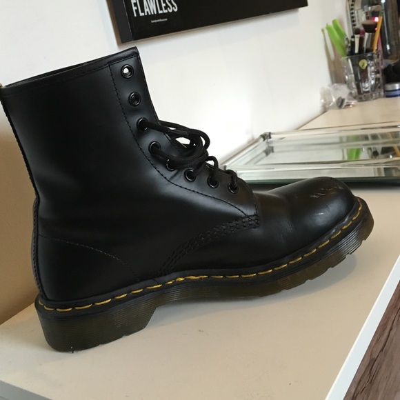 DR MARTENS barely worn