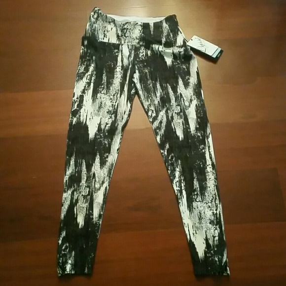 NWT Lyss? leggings