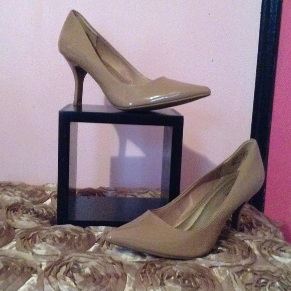 Nude heel