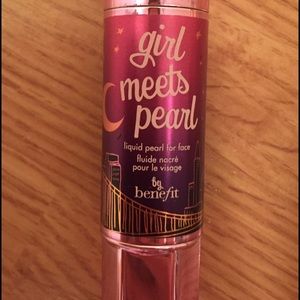New girl meets pearl by benefit