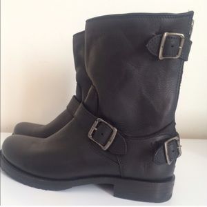 FRYE VERONICA BACK ZIP SHORT