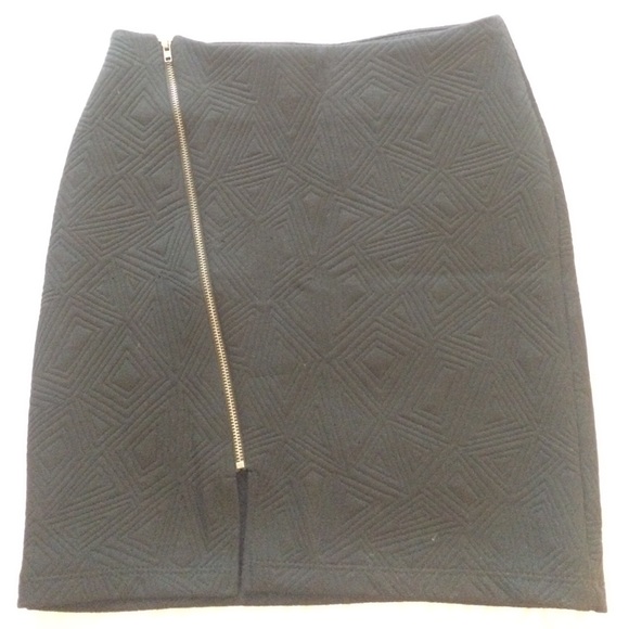 ✖️sold on Mercari ✖️Cute black zipper skirt!!