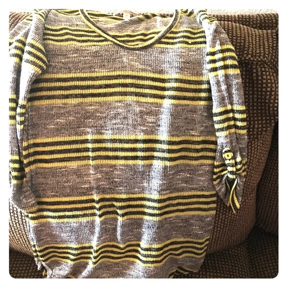Derek grey and yellow top