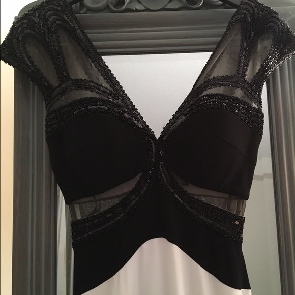 Evening gown . Great for black tie events or prom