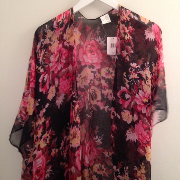 NWT, OSFA Fringe Bottom Kimono - Picture 3 of 4