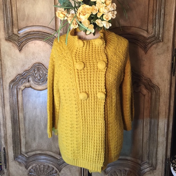 BCBG Sweaters - BCBG mustard slouchy big weave Sweater