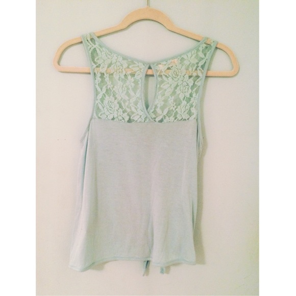 Lace Cropped Tank - Picture 3 of 4