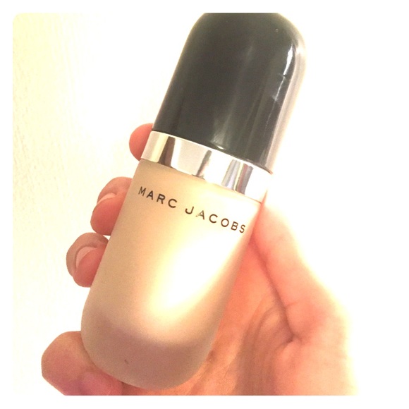 Marc Jacobs Remarcable Foundation Ivory Light 10
