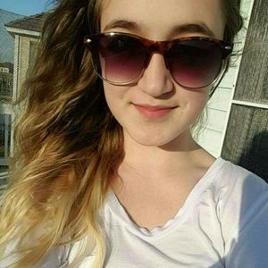 Meet your Posher, Karissa