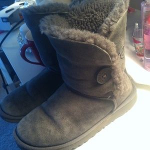 Grey bailey button uggs, size 6