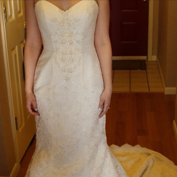 Oleg Cassini wedding gown - Picture 2 of 4