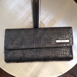 Kenneth Cole grey patent snakeskin clutch wallet