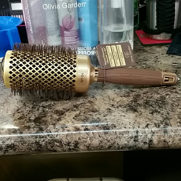 SOLD. Anew Professional NanoThermic Round Brush