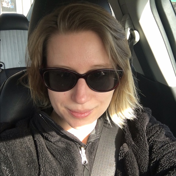 Meet your Posher, Candice - Picture 1 of 1