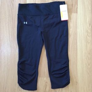 UNDER ARMOUR NWT black capris