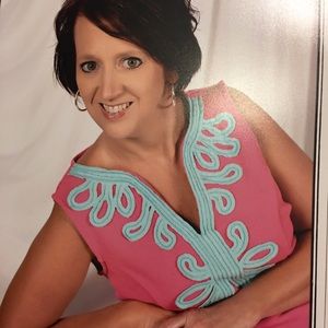 Meet your Posher, Dee