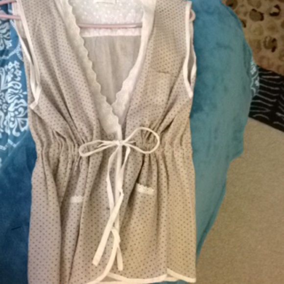 Sleeveless lace top - Picture 1 of 3
