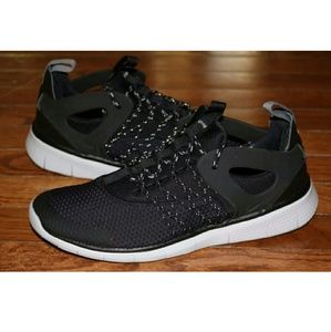 8.5 Black Nike viritous in woman