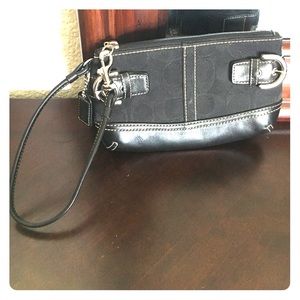 💥SOLD💥Coach black wristlet
