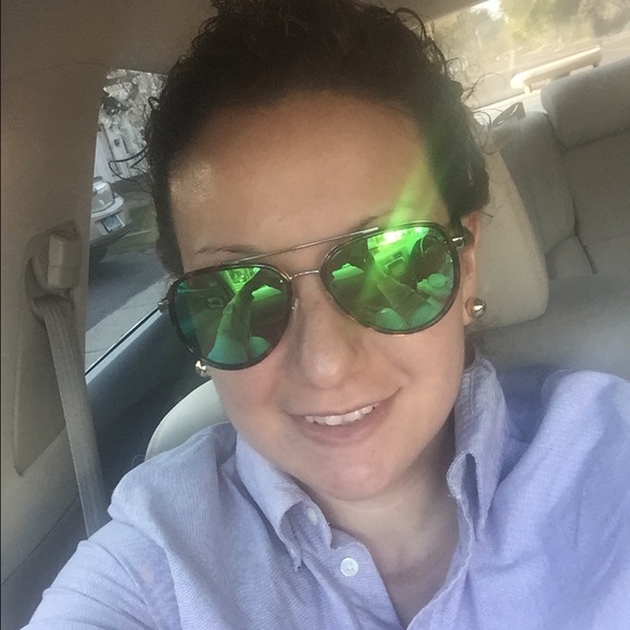 Meet your Posher, Kytiana - Picture 2 of 3