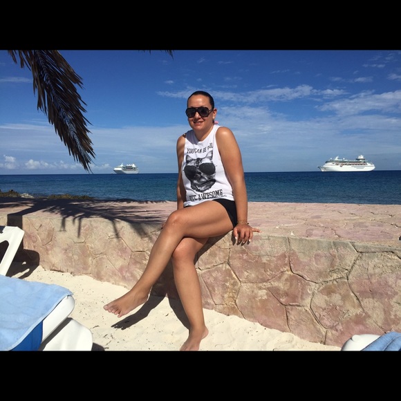 Meet your Posher, Kytiana - Picture 3 of 3