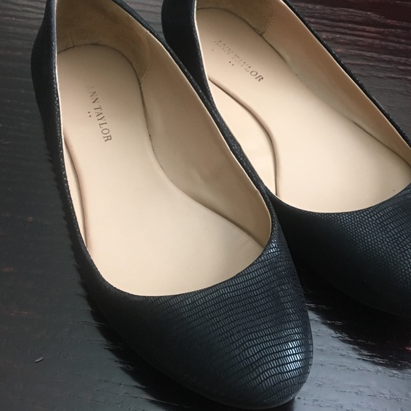 Ann Taylor black flats