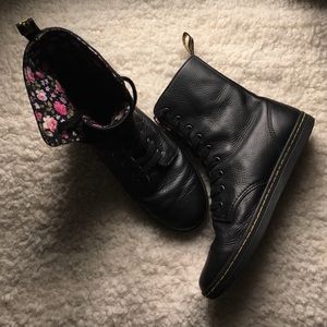 Dr. Marten women's Stratford 9 eye fold down boot