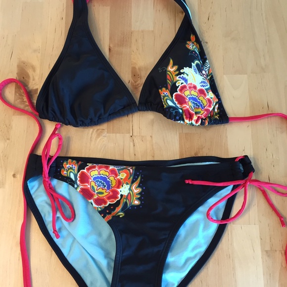 Super cute floral Athleta bikini!