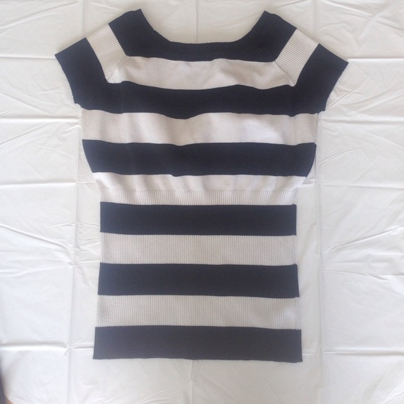 Top - Picture 2 of 3