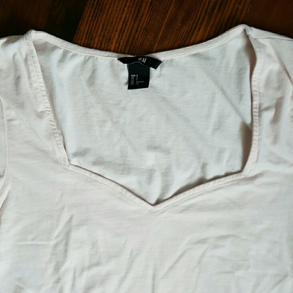 SOLD! H&M light blush pink tee - Picture 2 of 4