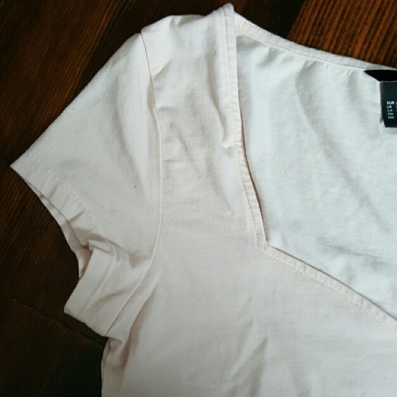 SOLD! H&M light blush pink tee - Picture 3 of 4