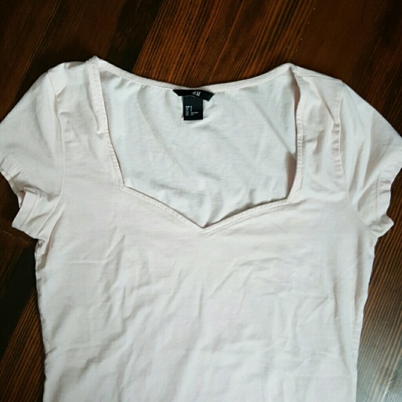 SOLD! H&M light blush pink tee - Picture 4 of 4