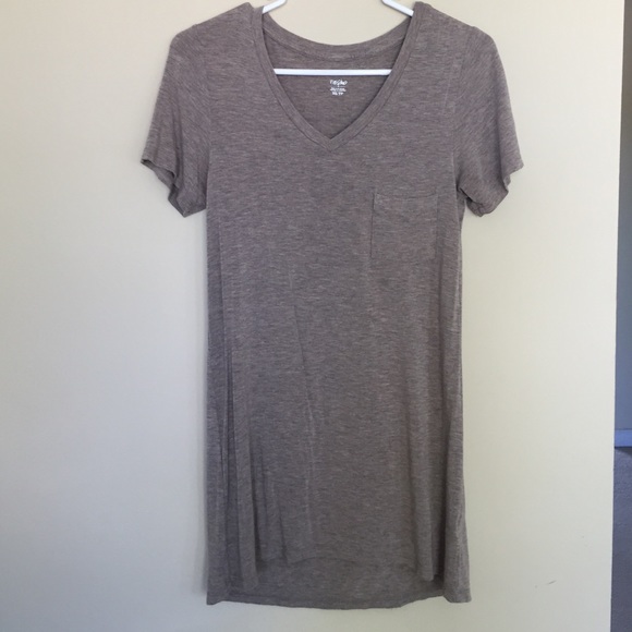 Olive oversized v-neck tee