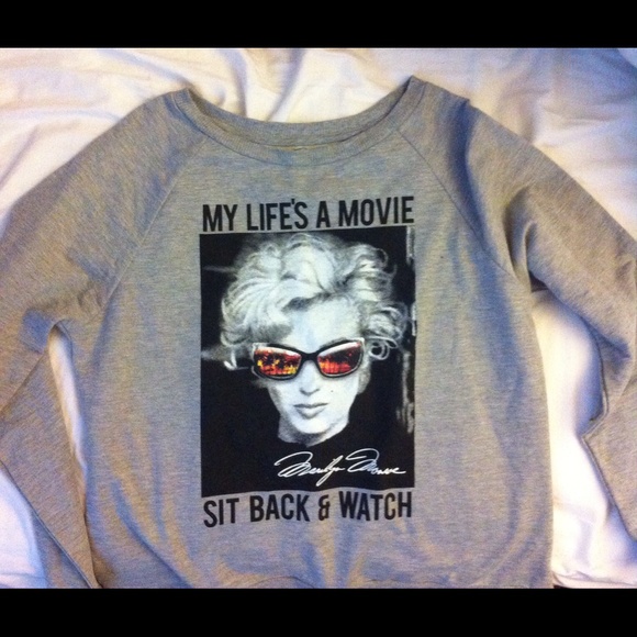 Sweatshirt
