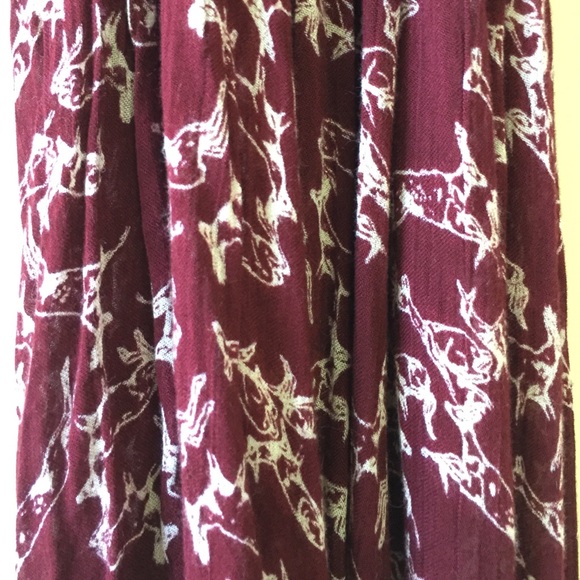 Maroon patterned scarf - Picture 2 of 3